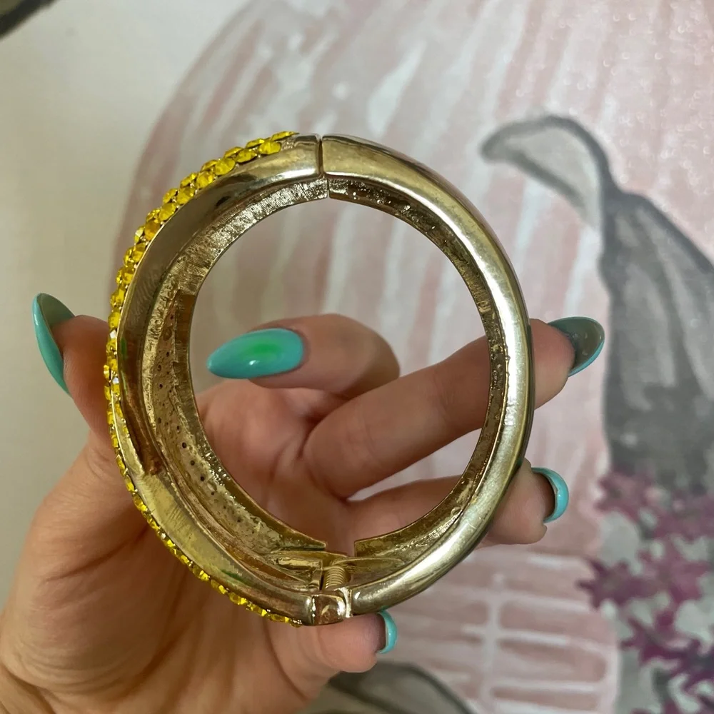 NWOT Yellow crystal magnet metal bracelet gold